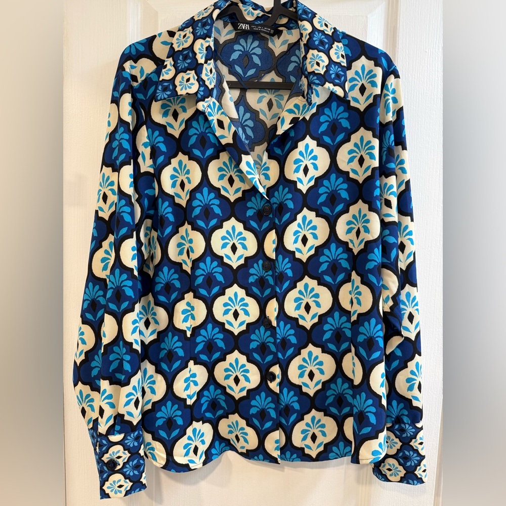 Zara NWOT Women's Blue and Cream Button Down Shirt